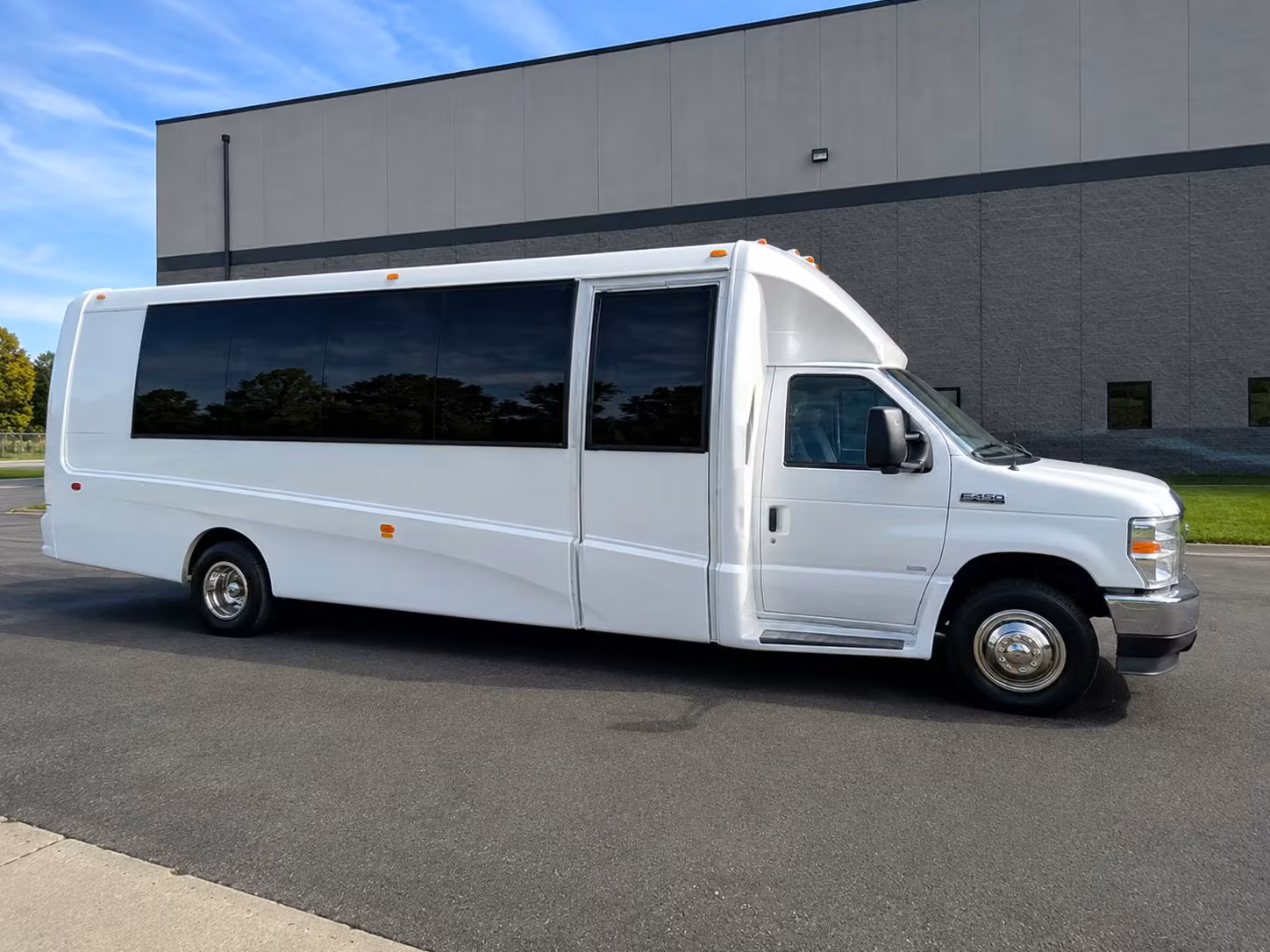 minibus rentals for new haven prom groups who want a comfortable flexible ride