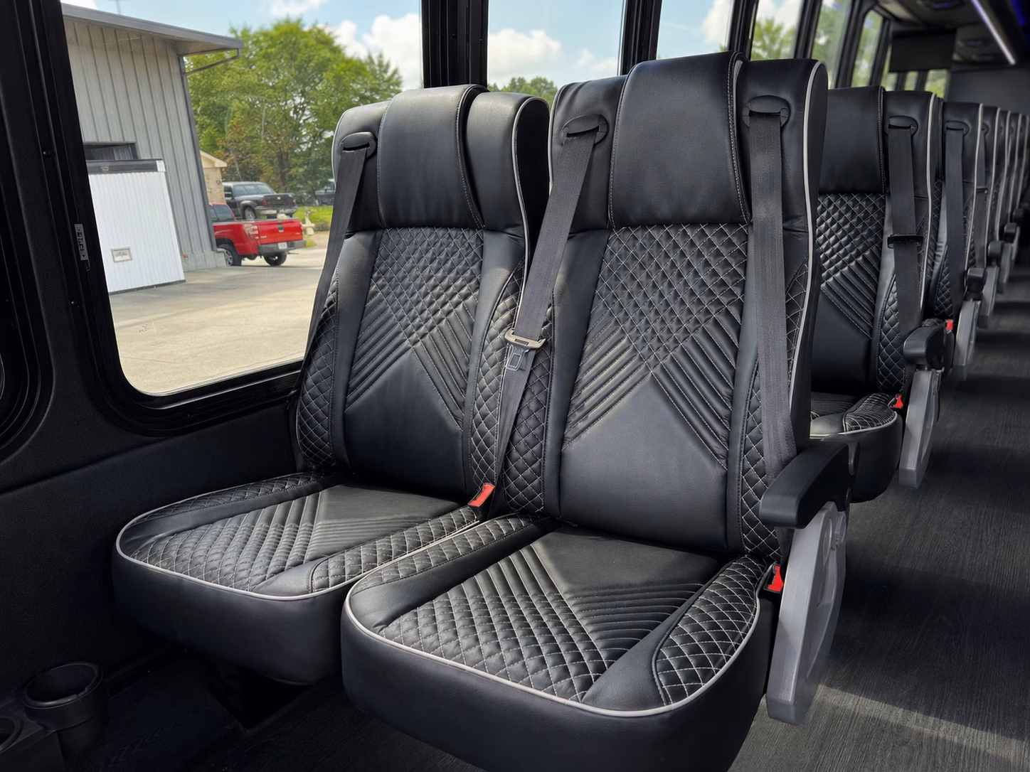 yale bulldogs fan shuttles and game day transportation in new haven